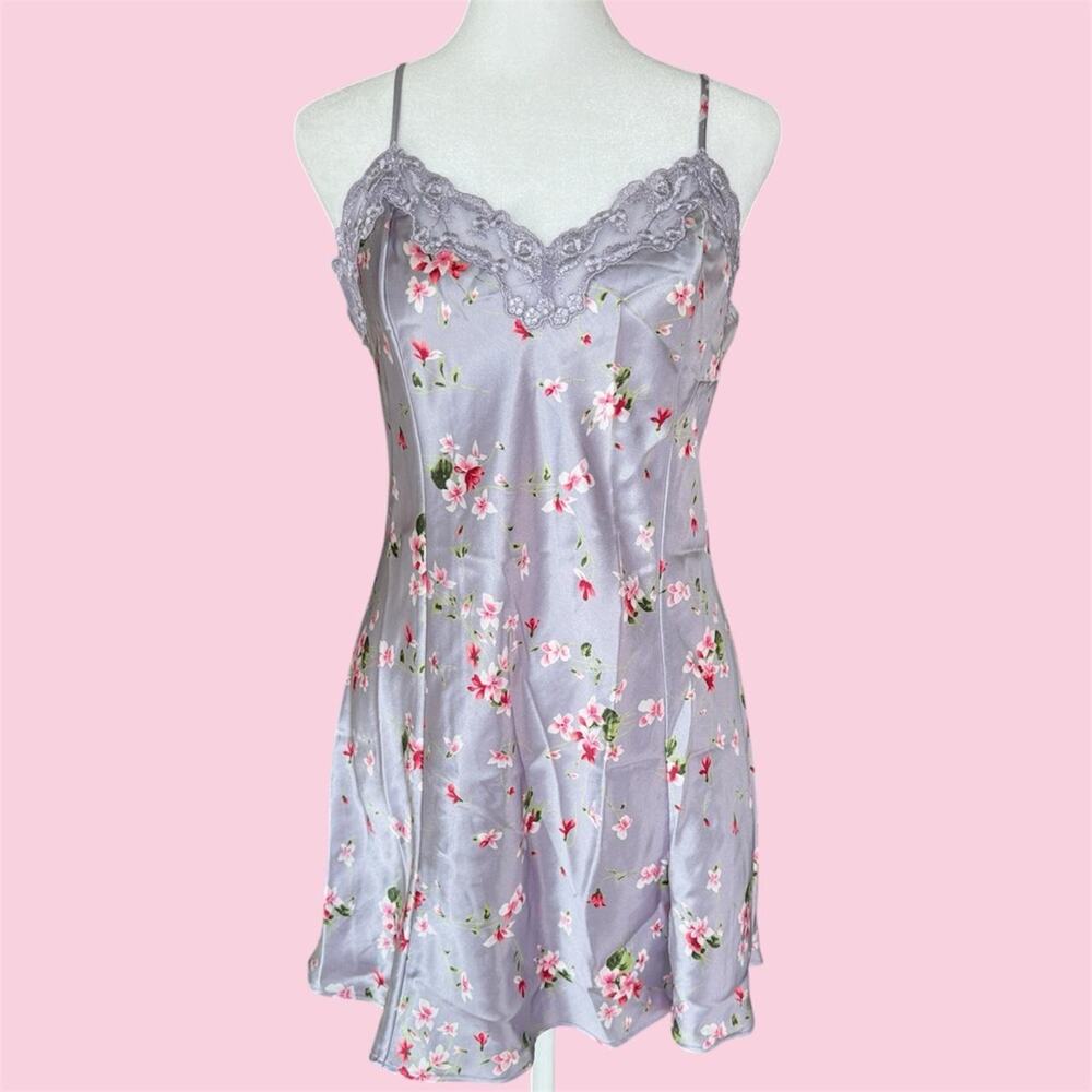 Vintage 1999 Victoria's Secret light purple floral slip dress with lace trim